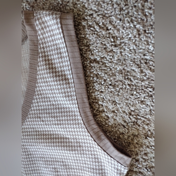 Mixed Threads Cropped Vest Top - Picture 4 of 11